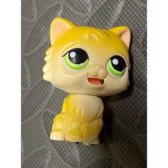 LPS Littlest Pet Shop 1st Generation Cat G1 2005 Tongue Kitty Yellow Cake topper - Picture 1 of 9